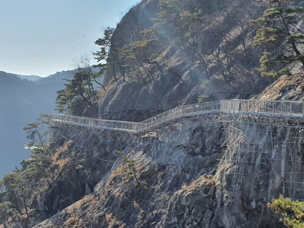 잔도길ㅣ출처(소금산 빌리지)