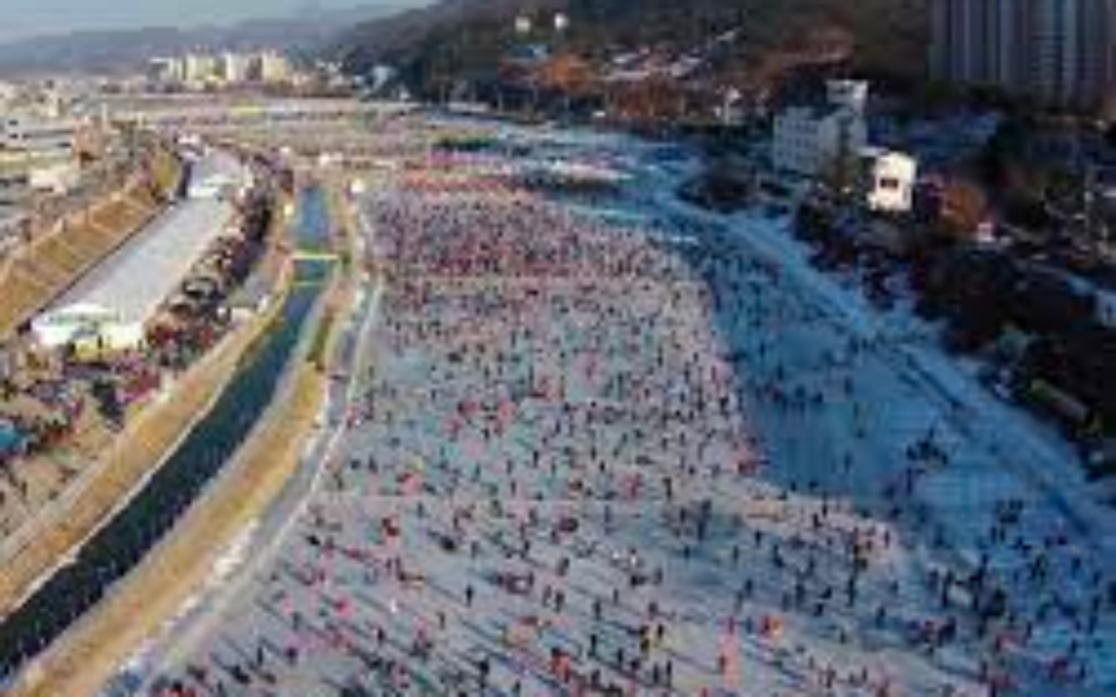 홍천강 꽁꽁축제ㅣ출처(경향신문)