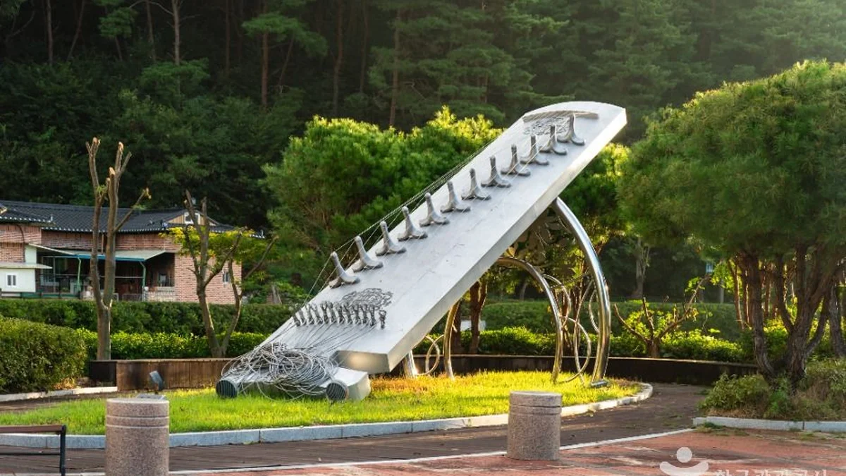 “한국 전통과 자연이 녹아든 마을이라니?”… 가을 바람에 숨은 100년 된 한옥들 만나보는 여행지