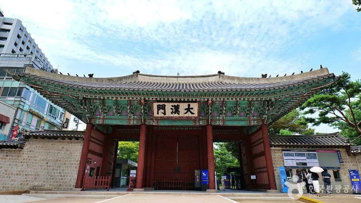 “서울 한복판에 진짜 이런 곳이?”… 도보 5분 만에 만나는 역사와 현대의 명소