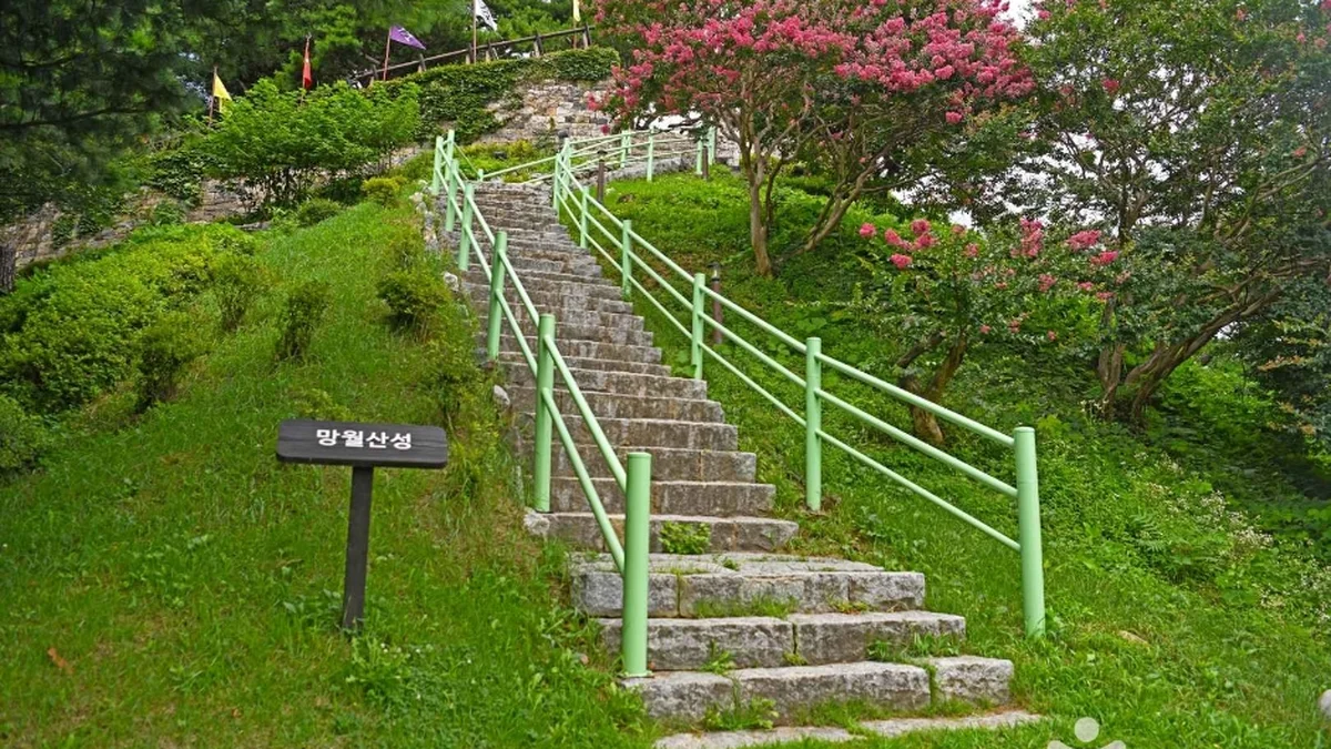 제천 청풍 망월산성