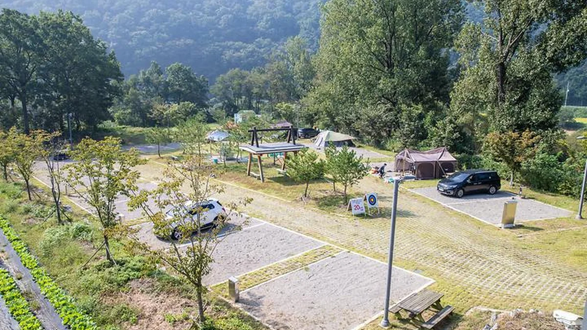 충북 깃대 캠핑장, 보은군 자연 속 휴식 장소