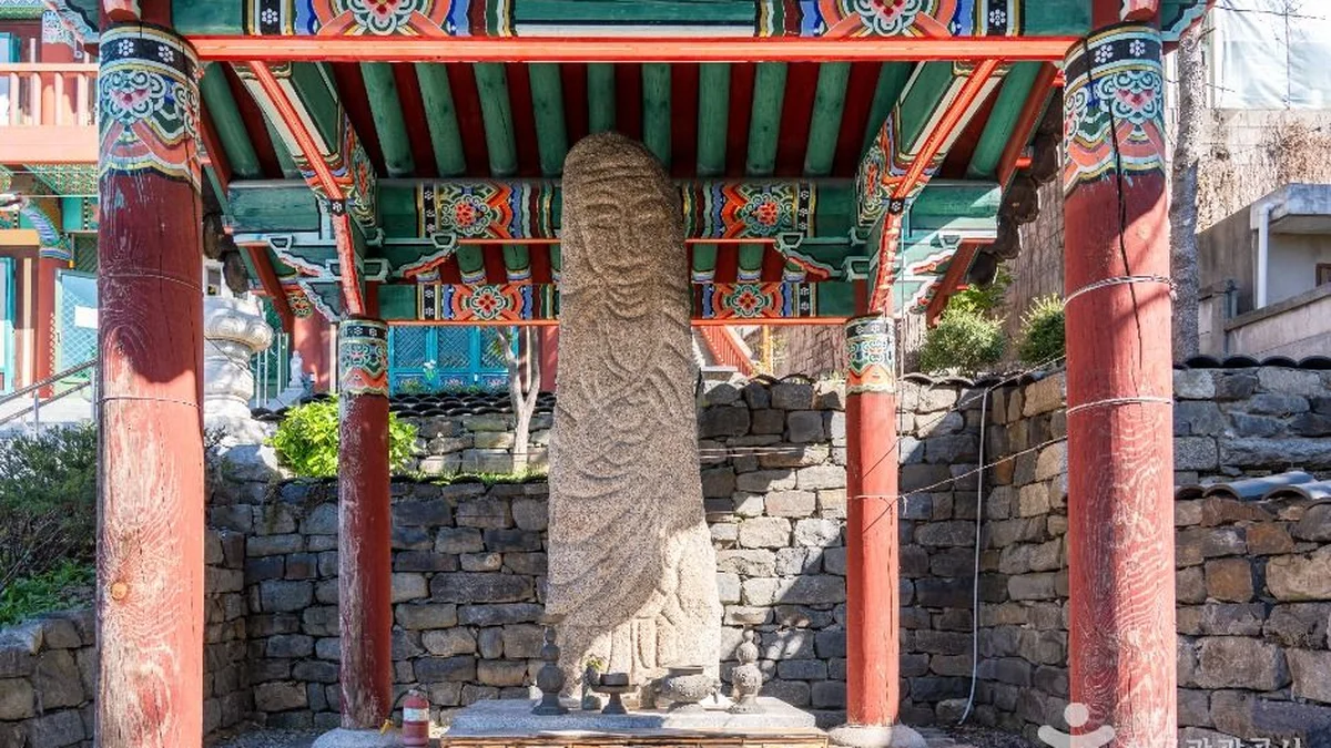 제천 한산사 석조여래입상