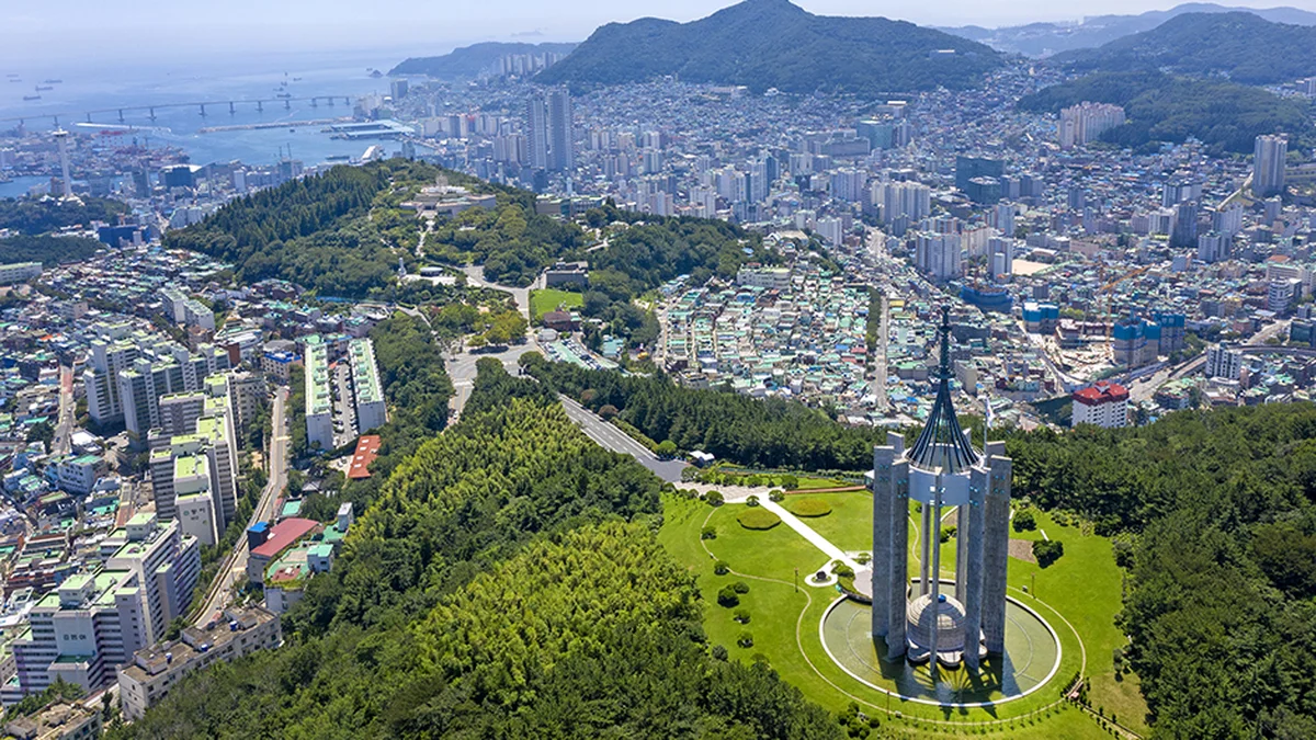 부산 중앙공원, 사계절 내내 즐기는 도심 속 휴식처